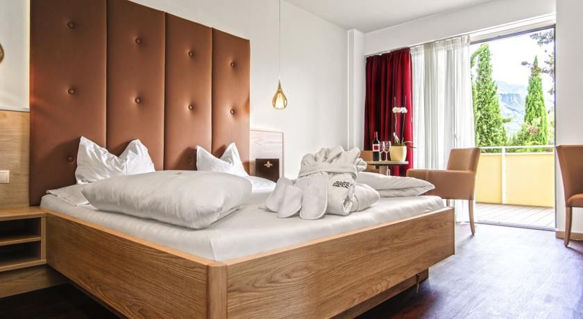 Anatol Hotel 4*